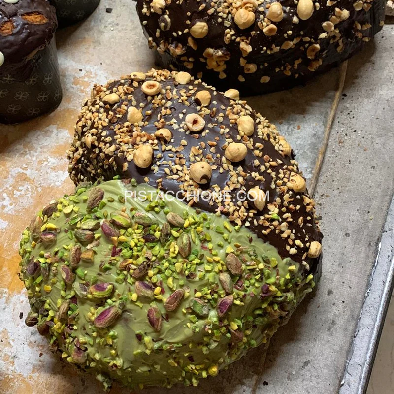 Cuore "la tua dolce metà"- Farcito con gocce di Cioccolato di Modica e pezzi di cioccolato al pistacchio + OMAGGIO barattolo di crema pistacchione