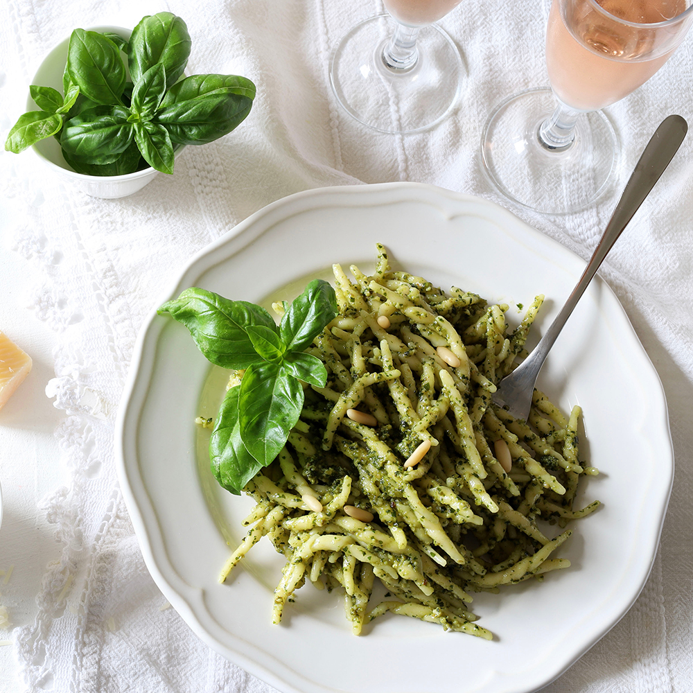 Scopri il gusto della Liguria con le Trofie al Pesto